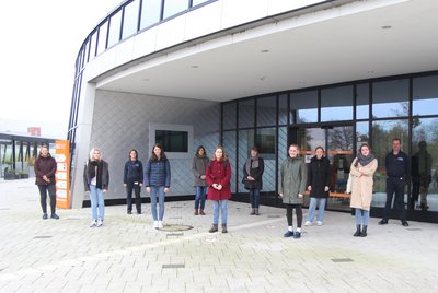 Technikantinnen bei Enercon in Aurich