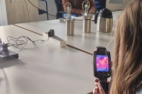 Hannover Technikantinnen im Labor